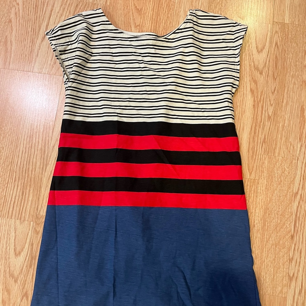T brand dress. Size 8. Great condition. Striped pattern